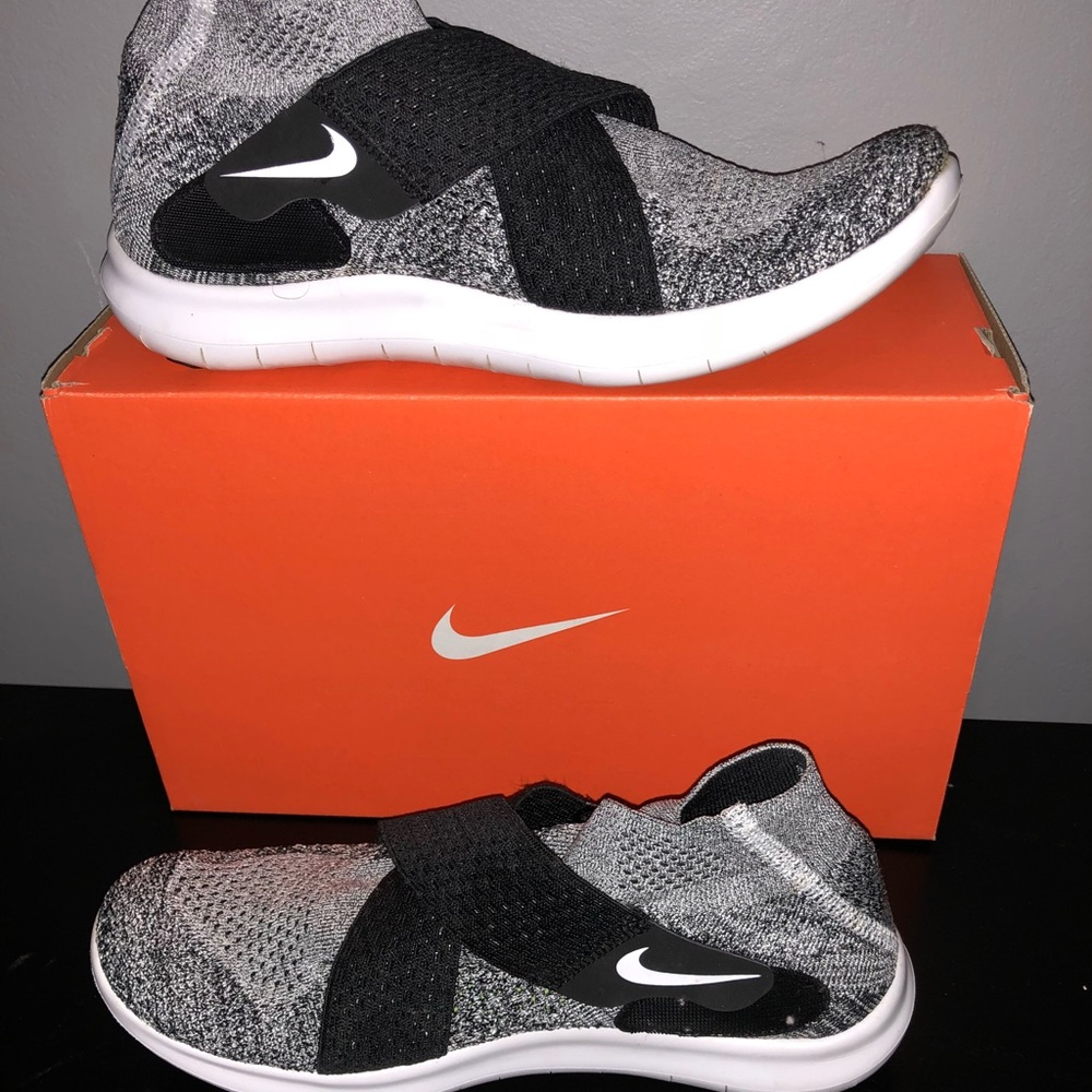 Nike Black and Gray Flyknit tennis shoes